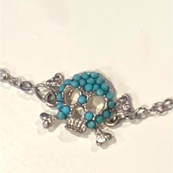 Women’s Girl’s Silver Tone Blue Skull and Crossbones Bracelet 11.5 - Picture 2 of 6